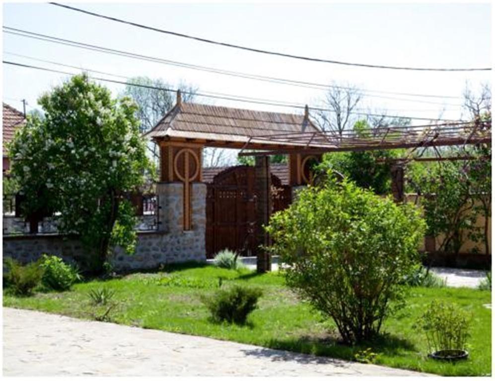 Pensiunea Pentru Tine Prietene Arcani Εξωτερικό φωτογραφία